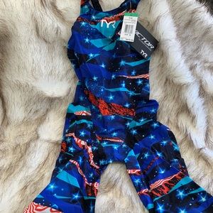 Nwt tyr avictor Closed back